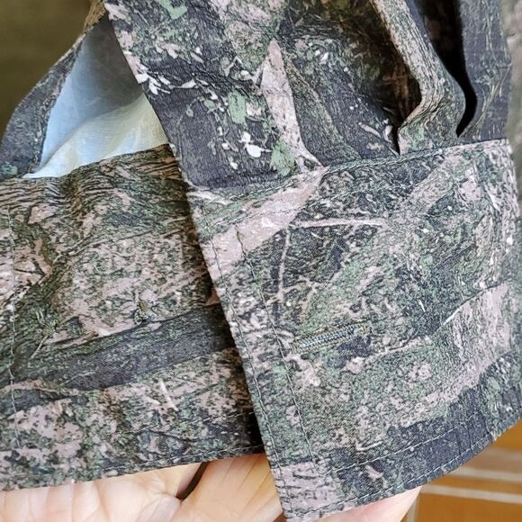 Mens light weight breathable hunting/fishing shirt. XL..Button up. Camouflage. - Picture 5 of 8